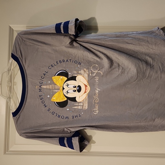 Disney World 50th Celebration Minnie Women's V Neck (Size Medium) - Picture 10 of 13